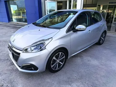 Usata Peugeot 208 Allure 82 CV (60 kW) 2017 Grigio alluminio Utilitaria
