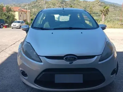 Usata Ford Fiesta 70 CV (51 kW) 2011 Grigio Berlina