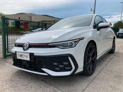 Usata VW Golf VIII GTI 265 CV (194 kW) 2025 Bianco Berlina