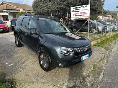 Usata Dacia Duster Lauréate 109 CV (80 kW) 2015 Grigio SUV