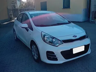 Usata Kia Rio 83 CV (61 kW) 2016 Bianco Utilitaria