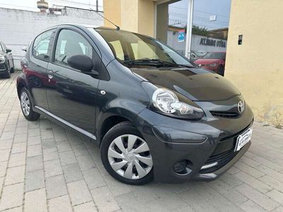 Usata Toyota Aygo Edition 68 CV (50 kW) 2014 Grigio Utilitaria