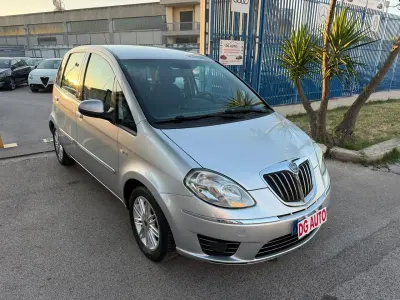 Usata Lancia Musa 77 CV (56 kW) 2009 Argento Monovolume