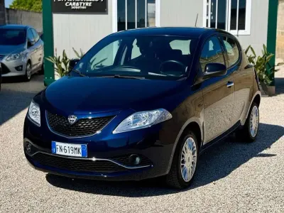 Usata Lancia Ypsilon Gold 77 CV (56 kW) 2018 Blu/azzurro Utilitaria