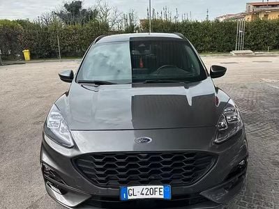Usata Ford Kuga 120 CV (88 kW) 2022 Nero SUV