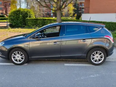 Begagnad Lancia Delta Silver 105 HK (77 kW) 2011 Grå Halvkombi