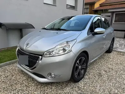 Usata Peugeot 208 95 CV (69 kW) 2015 Grigio Utilitaria