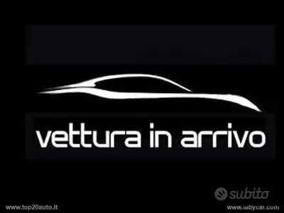 Usata Volvo V40 R-Design 120 CV (88 kW) 2018 Blu Berlina