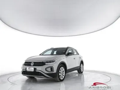Usata VW T-Roc Life 150 CV (110 kW) 2023 Beige SUV