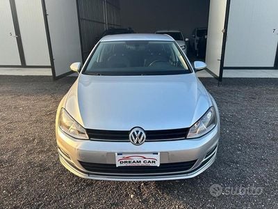 Begagnad VW Golf VII Highline 110 HK (80 kW) 2016 Grå Sedan