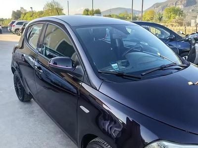 Usata Lancia Ypsilon Platinum 69 CV (50 kW) 2014 Blu Utilitaria