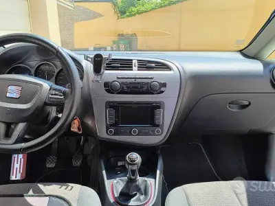 Usata Seat Leon Style 105 CV (77 kW) 2010 Bianco Utilitaria