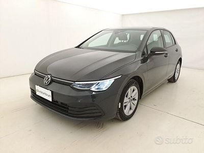 Usata VW Golf VIII Life 116 CV (85 kW) 2022 Grigio Berlina