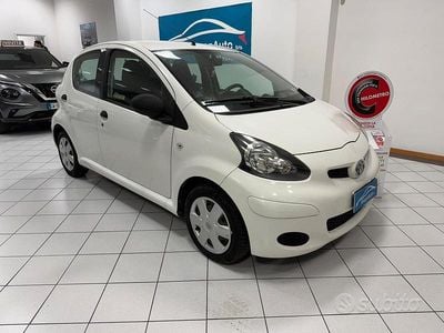 Usata Toyota Aygo 68 CV (50 kW) 2010 Bianco Utilitaria