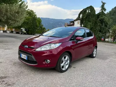 Usata Ford Fiesta Titanium 71 CV (52 kW) 2011 Rosso Berlina