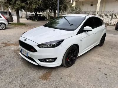 Usata Ford Focus ST-Line 120 CV (88 kW) 2017 Bianco Berlina