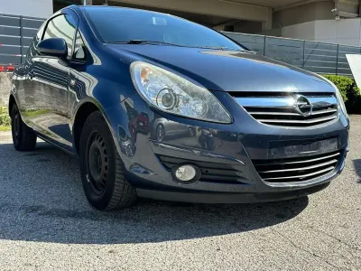 Begagnad Opel Corsa 86 HK (63 kW) 2010 Grå Halvkombi