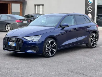 Gebraucht Audi A3 Sport 116 PS (85 kW) 2022 Blau Limousine