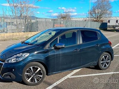 Usata Peugeot 208 102 CV (75 kW) 2019 Utilitaria
