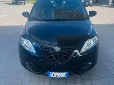 Usata Lancia Ypsilon 69 CV (50 kW) 2014 Nero Utilitaria