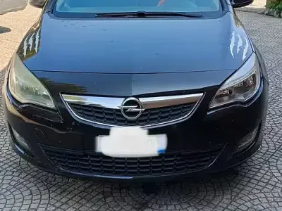 Usata Opel Astra 60 CV (44 kW) 2010 Nero Berlina