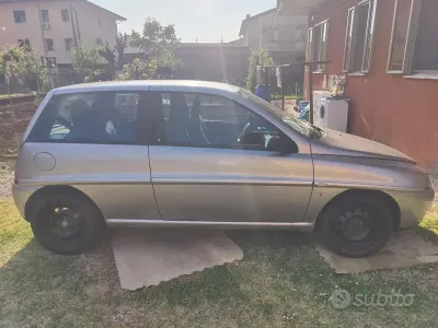Usata Lancia Ypsilon 80 CV (58 kW) 2001 Grigio Utilitaria