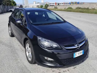Usata Opel Astra 140 CV (102 kW) 2016 Nero Station wagon