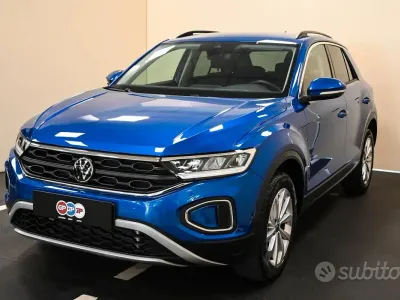Usata VW T-Roc Sport 150 CV (110 kW) 2023 Blu SUV