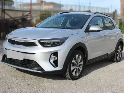 Usata Kia Stonic Urban 82 CV (60 kW) 2023 Argento SUV