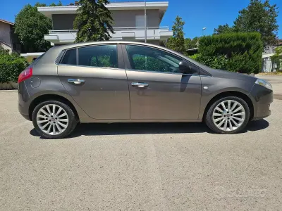 Usata Fiat Bravo Dynamic 103 CV (75 kW) 2008 Marrone Utilitaria
