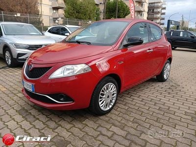 Usata Lancia Ypsilon Gold 69 CV (50 kW) 2016 Rosso Utilitaria
