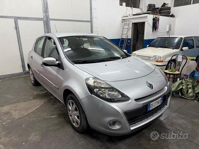 Gebraucht Renault Clio II 75 PS (55 kW) 2009 Grau Kleinwagen