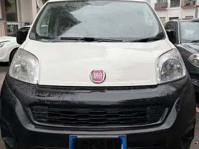 Begagnad Fiat Fiorino 75 HK (55 kW) 2018 Vit Minibuss