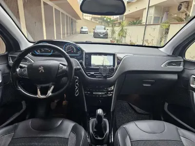 Usata Peugeot 2008 Allure 102 CV (75 kW) 2019 SUV