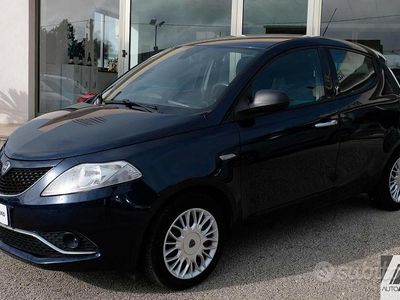 Usata Lancia Ypsilon Silver 69 CV (50 kW) 2016 Blu Utilitaria