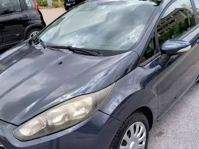 Usata Ford Fiesta 92 CV (67 kW) 2014 Grigio Utilitaria