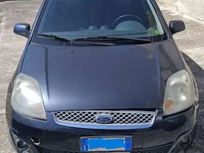 Usata Ford Fiesta Titanium 68 CV (50 kW) 2007 Grigio Utilitaria