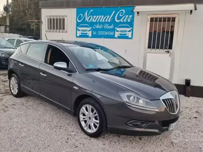 Usado Lancia Delta 120 CV (88 kW) 2009 Gris Utilitario