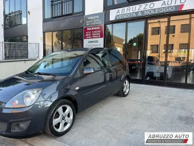 Usata Ford Fiesta Titanium 60 CV (44 kW) 2009 Grigio Utilitaria