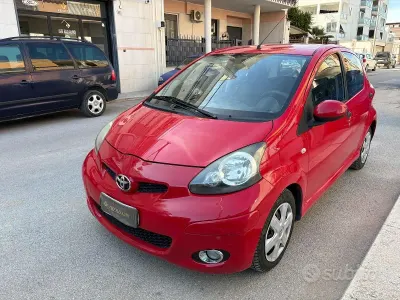 Usata Toyota Aygo Sol 68 CV (50 kW) 2011 Rosso Utilitaria