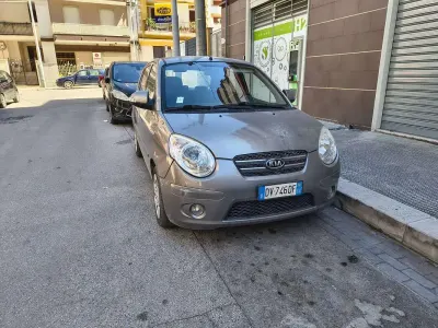 Usata Kia Picanto 63 CV (46 kW) 2009 Argento Utilitaria
