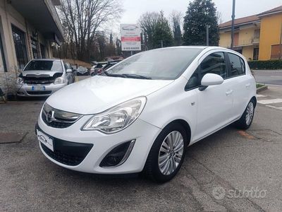Usata Opel Corsa Edition 86 CV (63 kW) 2011 Bianco Utilitaria