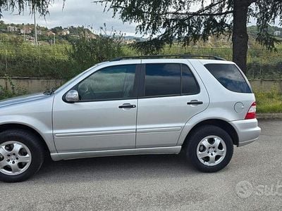 Usata Mercedes ML350 235 CV (172 kW) 2003 Grigio SUV