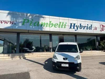 Begagnad Peugeot Partner Tepee Comfort 90 HK (66 kW) 2010 Vit Minibuss
