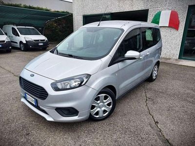 Usata Ford Tourneo Courier 101 CV (74 kW) 2020 Argento Monovolume