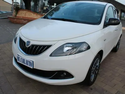 Usata Lancia Ypsilon Gold 69 CV (50 kW) 2023 Bianco Utilitaria