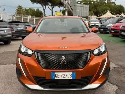 Usata Peugeot 2008 Allure 110 CV (80 kW) 2021 Arancione SUV