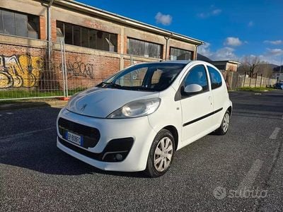 Usata Peugeot 107 Active 68 CV (50 kW) 2013 Bianco Utilitaria