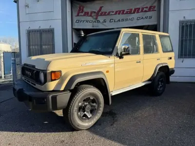 Nuova Toyota Land Cruiser 231 CV (169 kW) 2026 Beige SUV