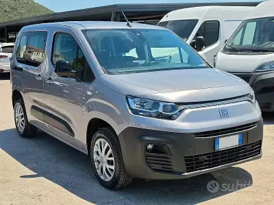 Usata Fiat Doblò 131 CV (96 kW) 2024 Grigio Monovolume